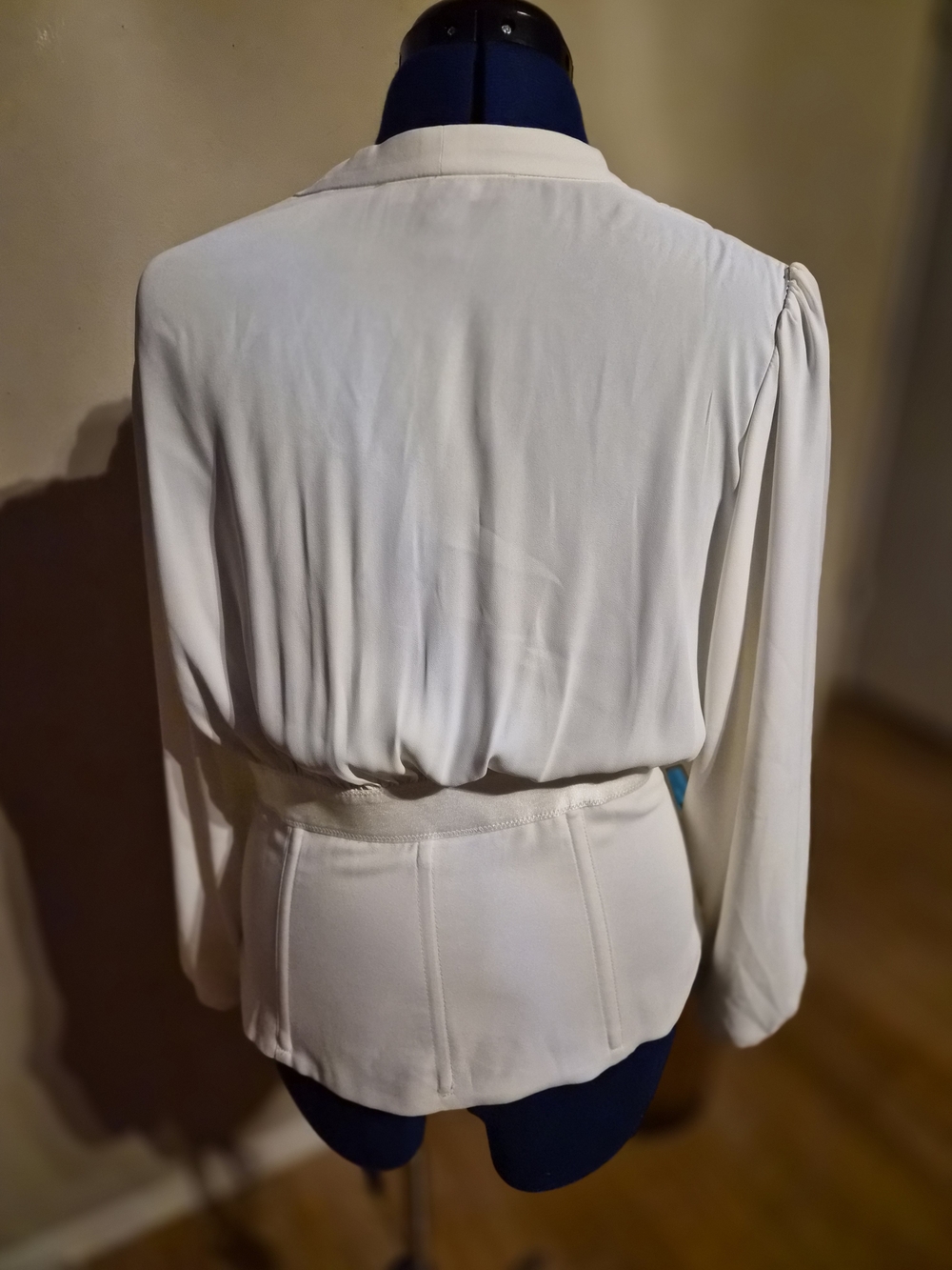 White House Black Market Cream V-Neck Long Sleeve Blouse - Picture 5 of 11